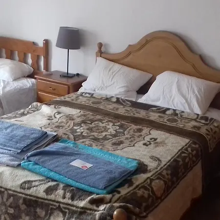 In Praia Da Rocha, To Accommodate 5 To 6 People * Portimão