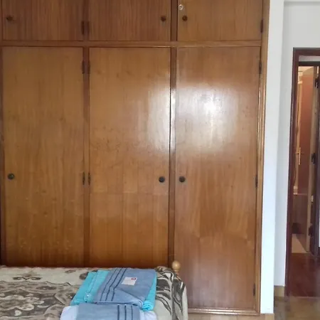 In Praia Da Rocha, To Accommodate 5 To 6 People Appartement *